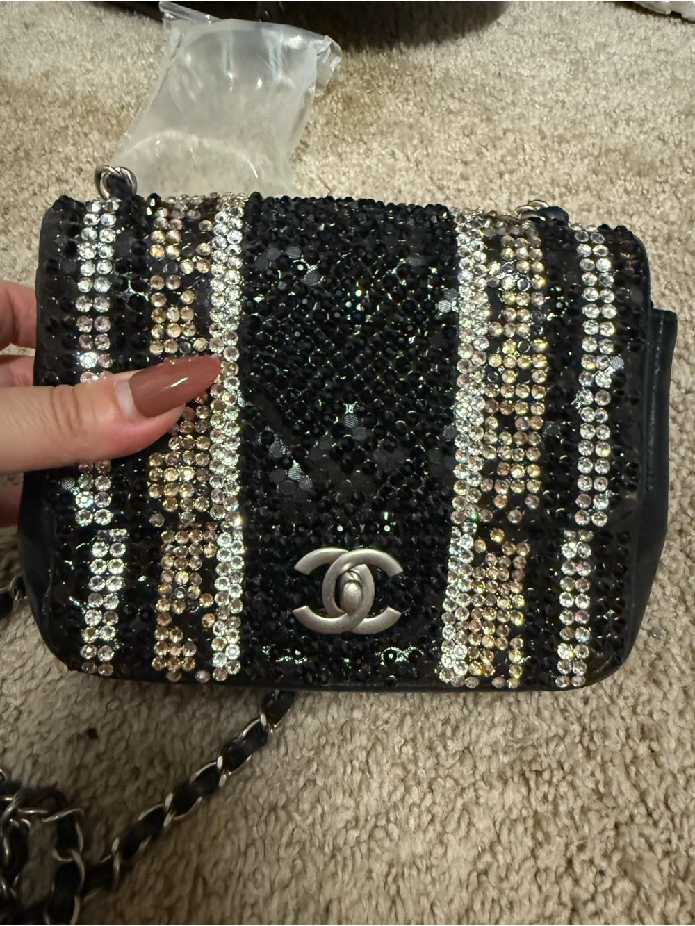 CHANEL Black lambskin mini flap Crystal-Striped embezzlement Chain Crossbody Bag